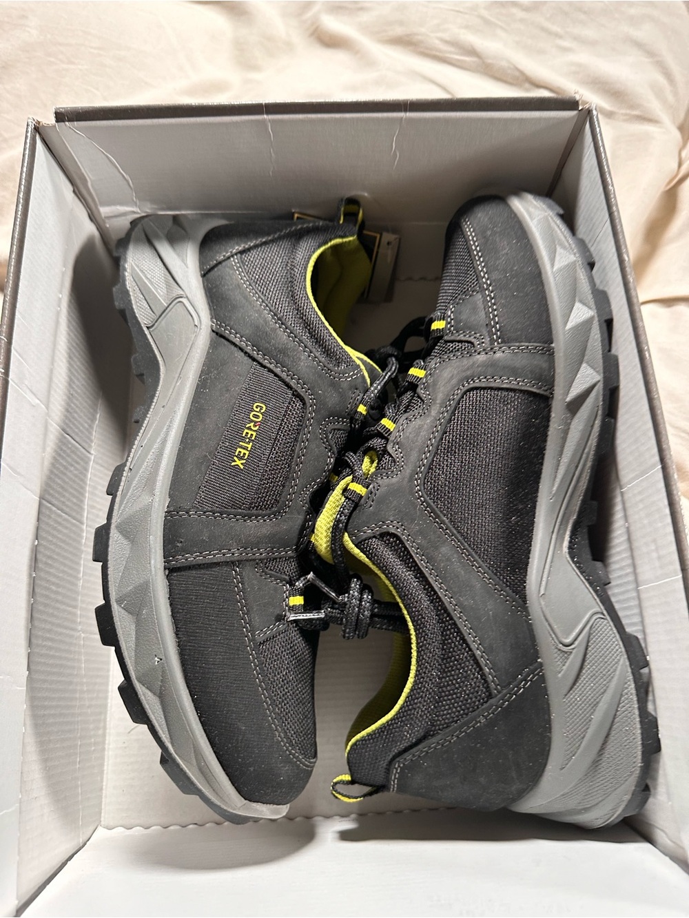 Ara Lace Up Satchel Athletic Goretex Waterproof Hiking Gorpcore Sneakers 8.5 US